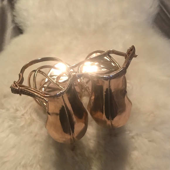 NWOT Steve Madden Rose Gold Strappy Sandals - Picture 2 of 4